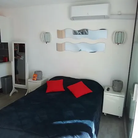 Апартаменти Au Village Naturiste *